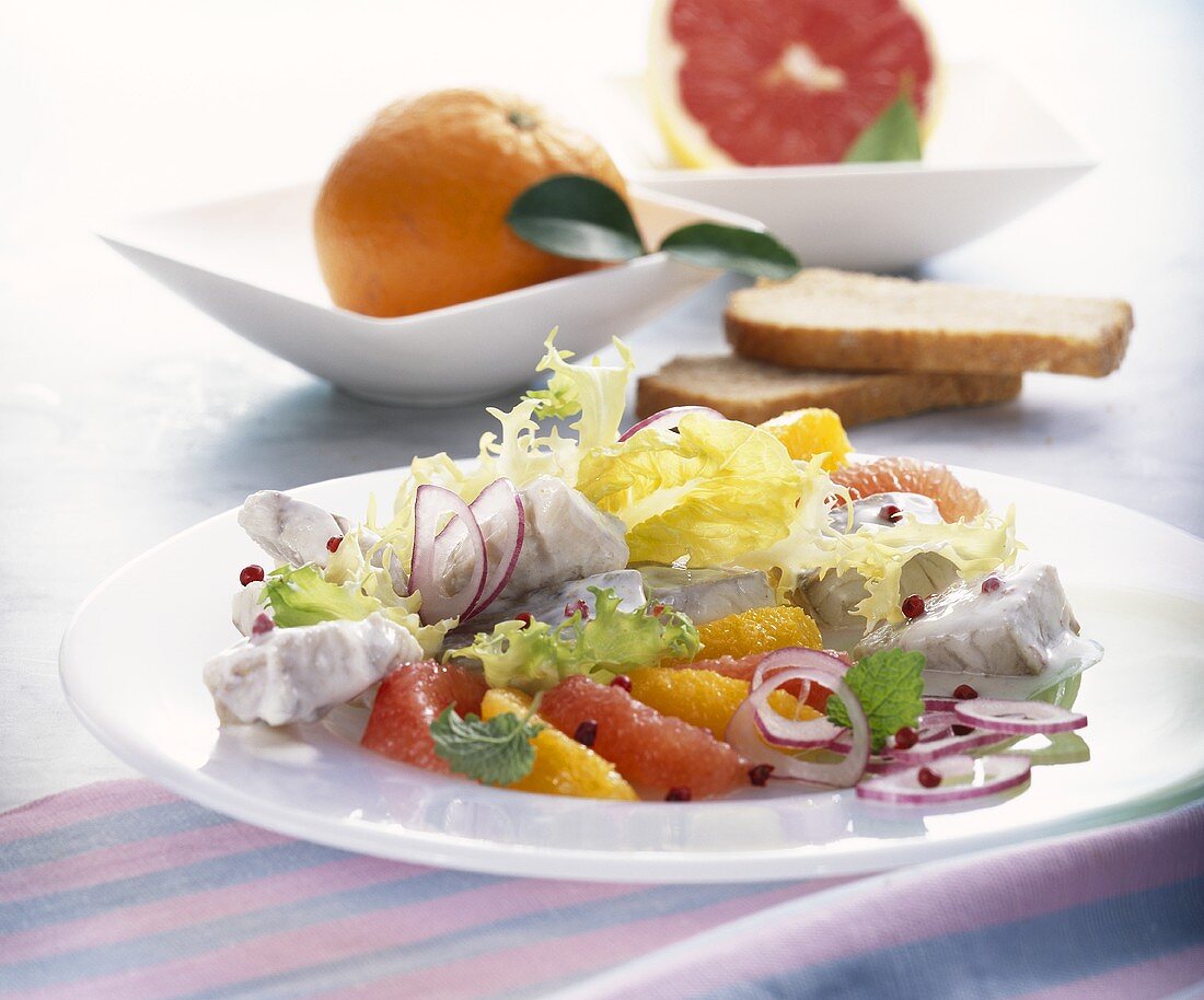 Fish salad with citrus fruit and yoghurt dressing