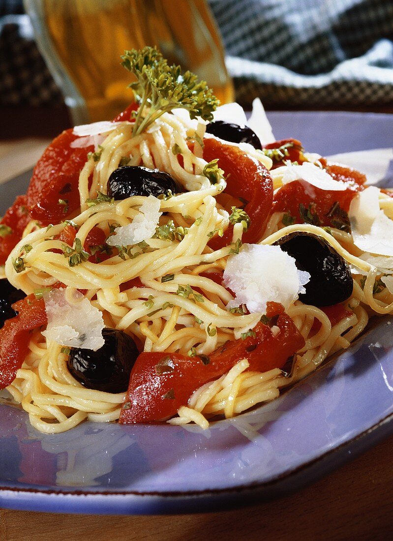 Linguine mit Paprika und Oliven