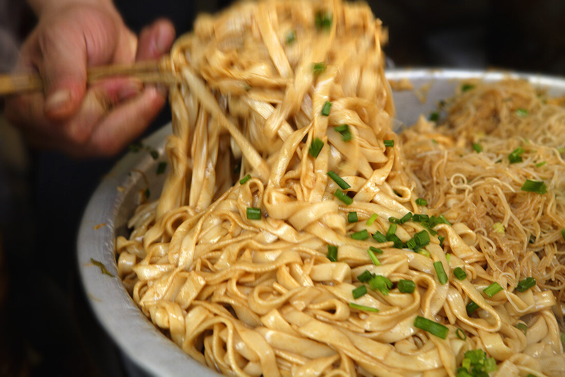 Noodle dish in cookshop (Guangzhou, China)