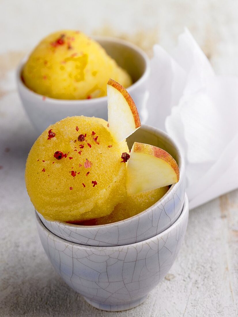 Apple sorbets in small bowls