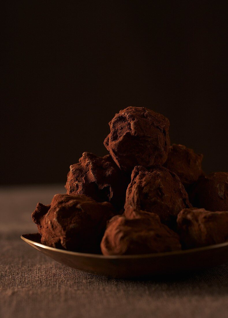 Chocolate truffles with cocoa powder