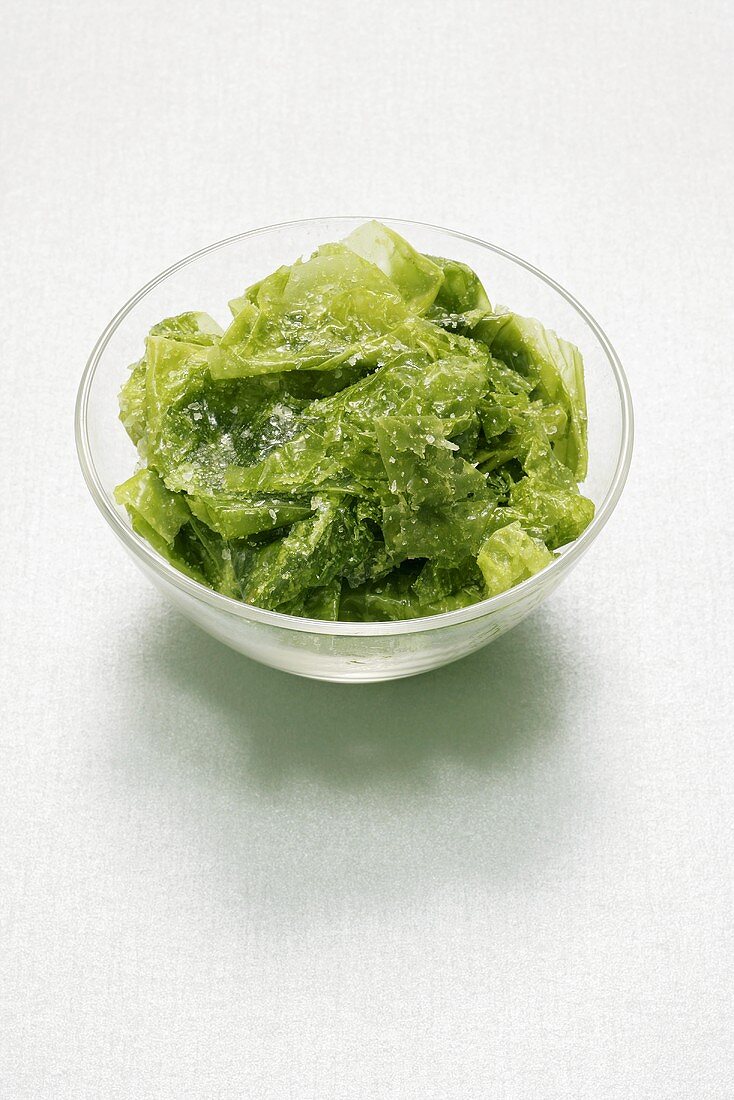 Green seaweed, salted, in glass dish