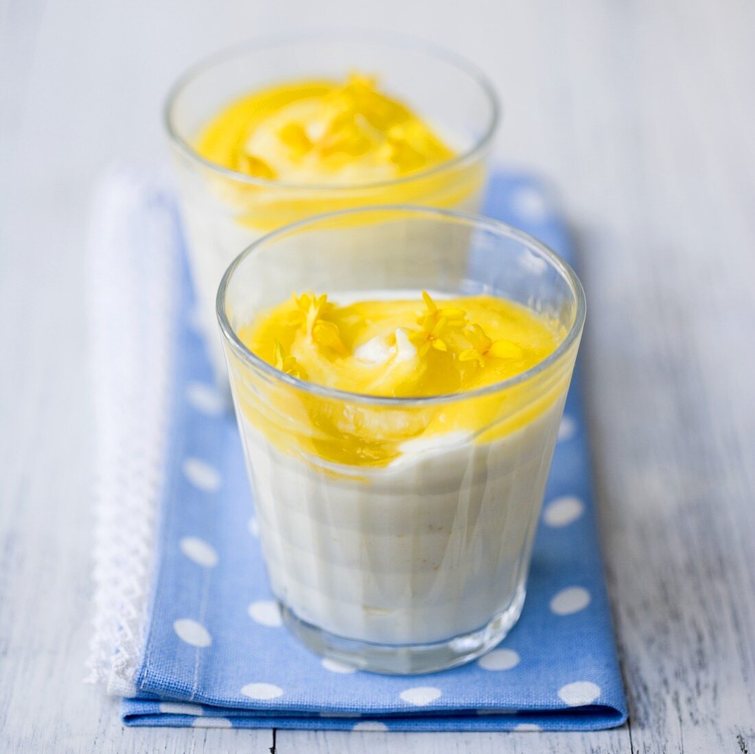 Mango cream in two glasses