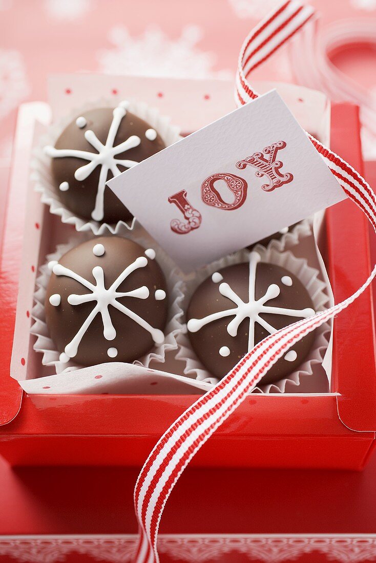 Schokoladenpralinen mit Karte zum Verschenken (weihnachtlich)