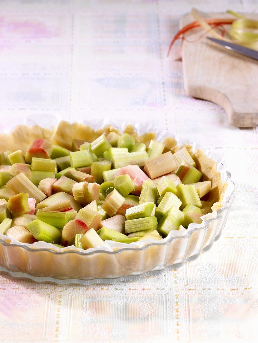 Making rhubarb tart