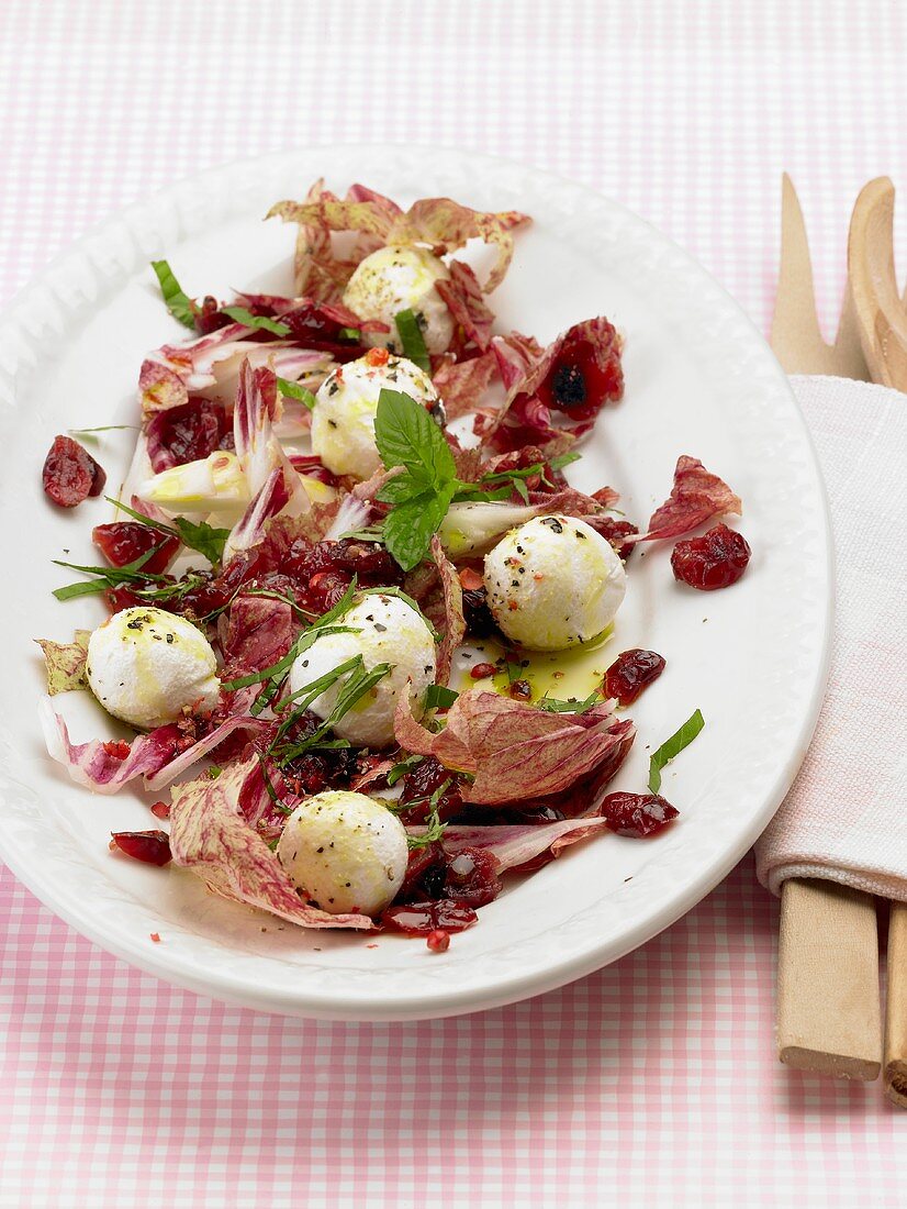 Radicchio salad with goat's cheese balls and cranberries