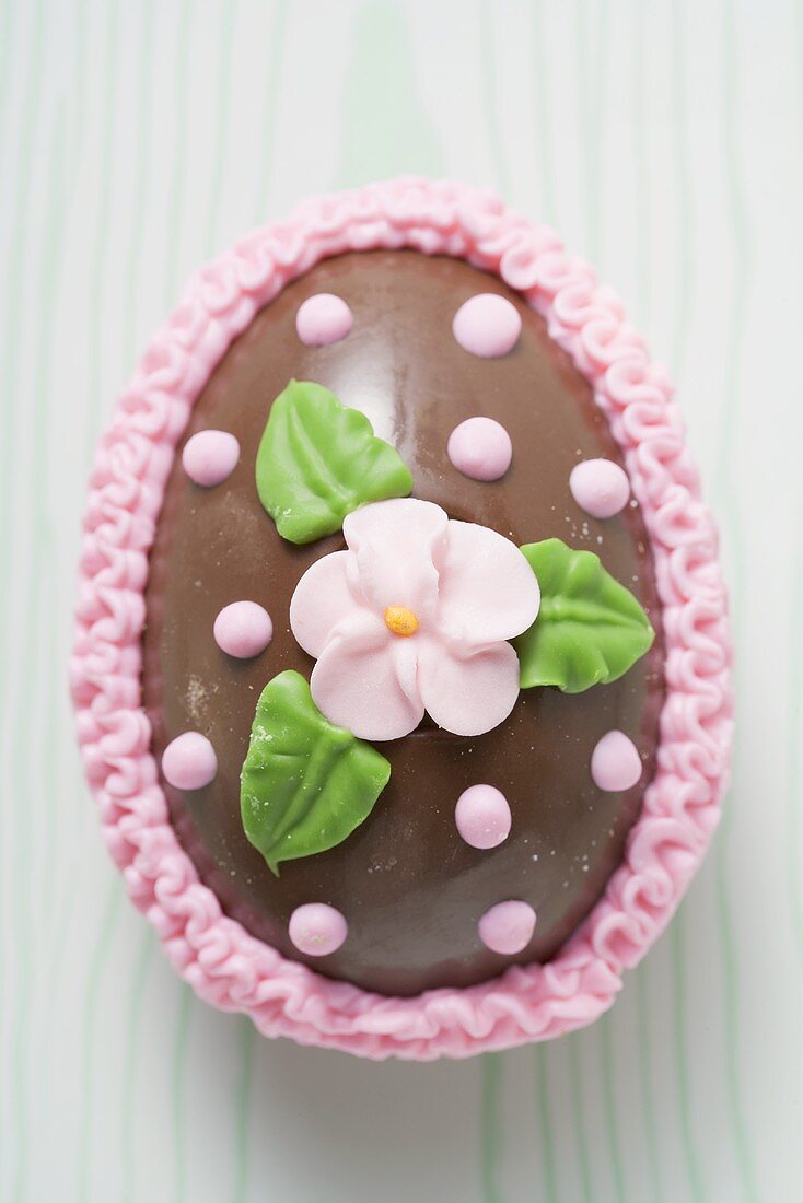 Schokoladenosterei mit Zuckerblüte