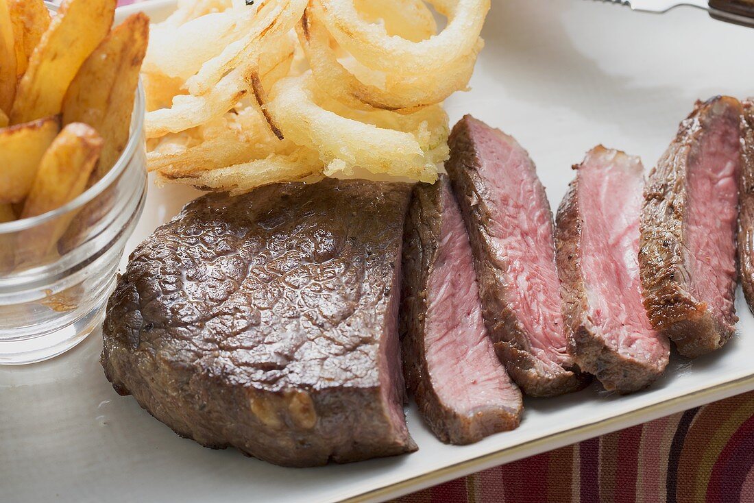 Beef steak with deep-fried onion rings