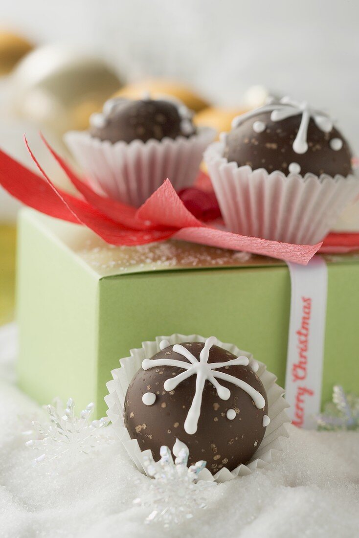 Weihnachtliches Schokoladenkonfekt zum Verschenken