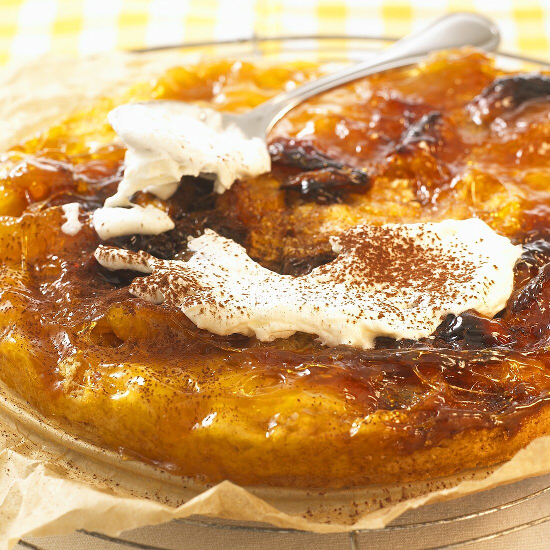 Cider cake with cream