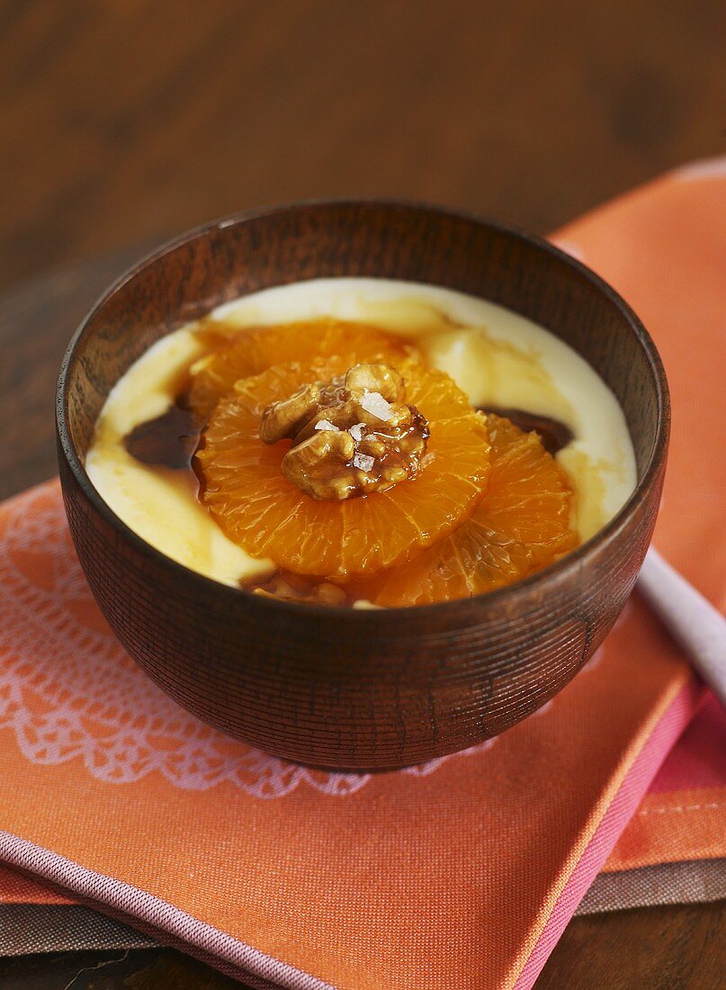 Yoghurt with oranges and walnuts