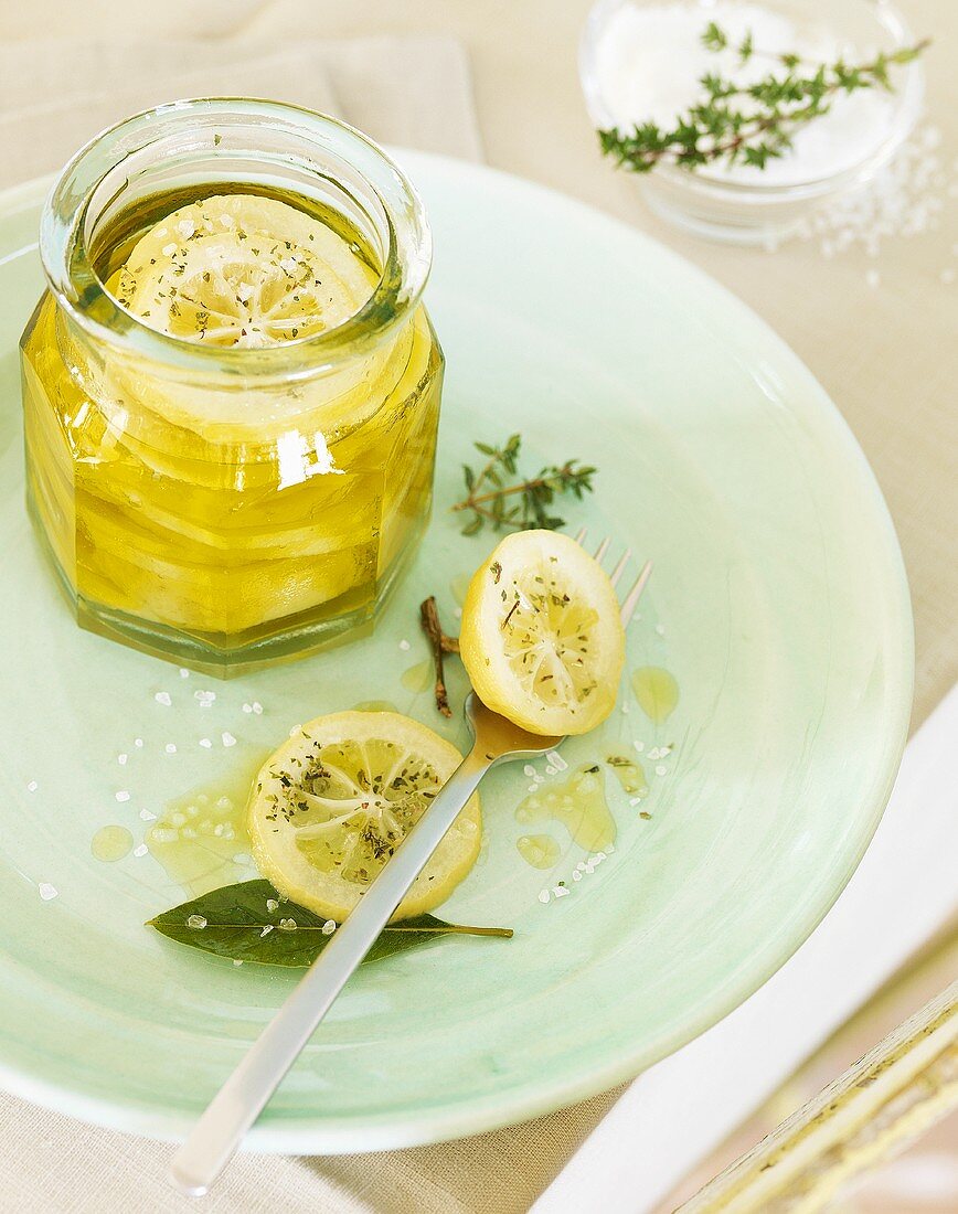 Eingelegte Zitronen mit Olivenöl und Salz (Marokko)