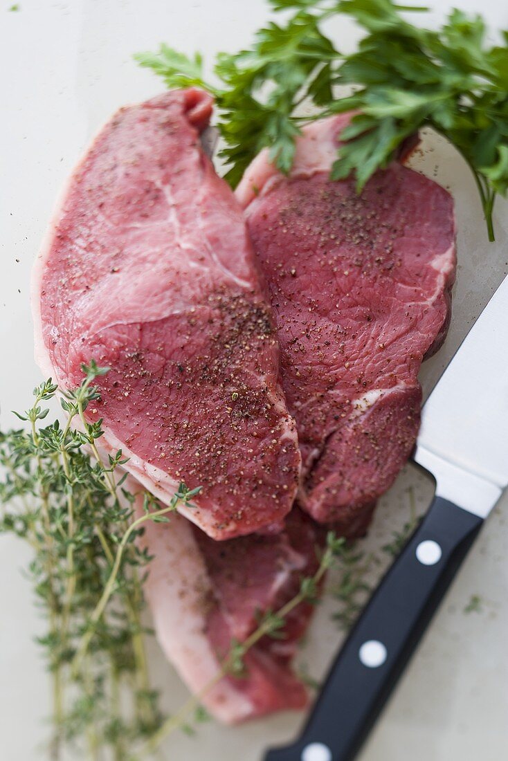 Rindersteaks mit Pfeffer und Kräutern