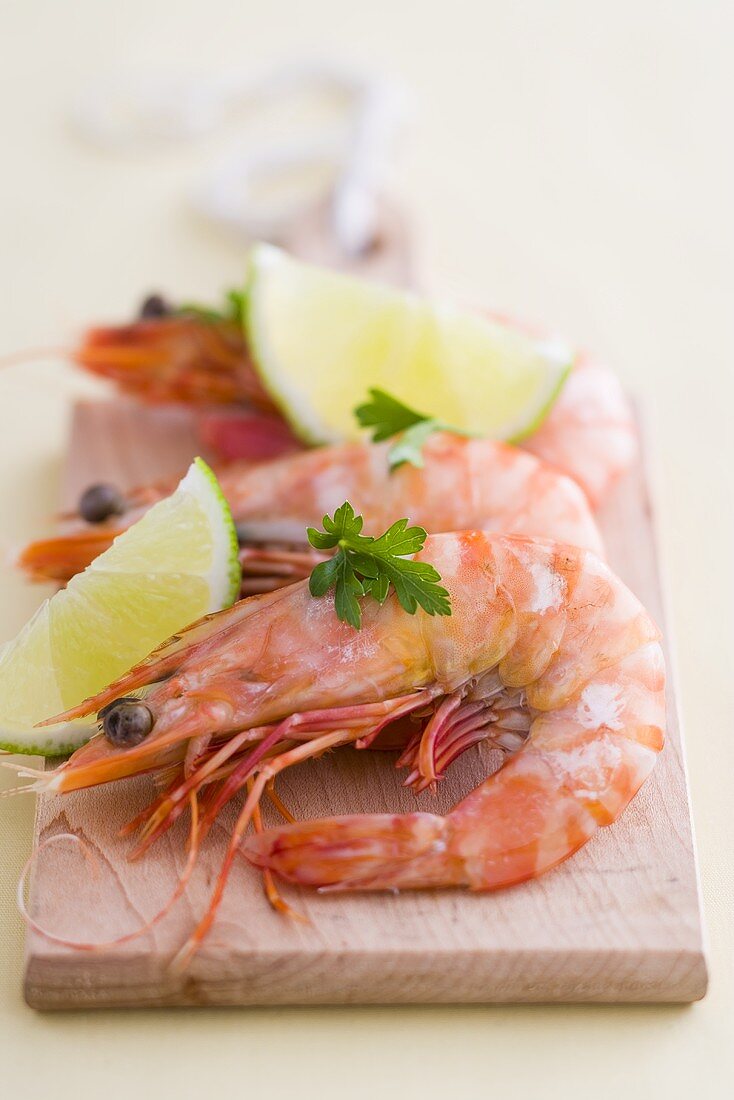 Prawns with lime wedges and parsley