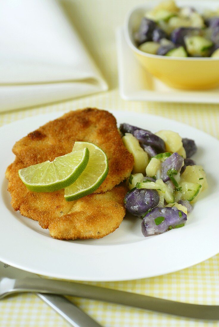 Panierte Hähnchenschnitzel mit Kartoffelsalat