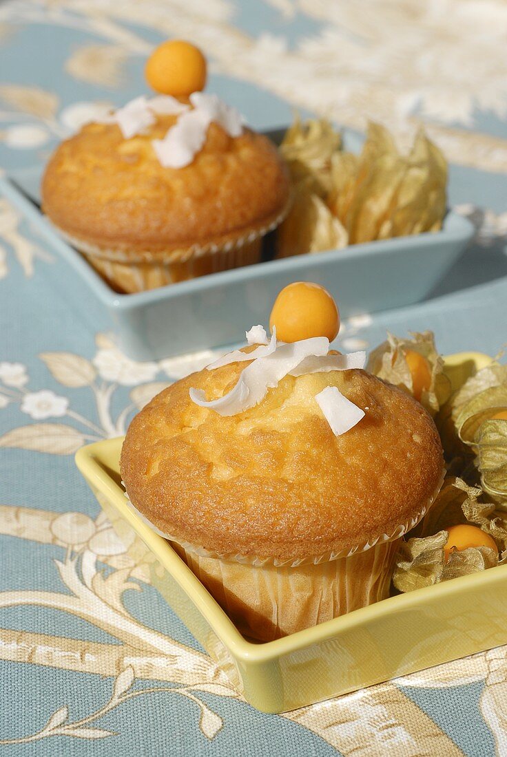Coconut muffins with physalis