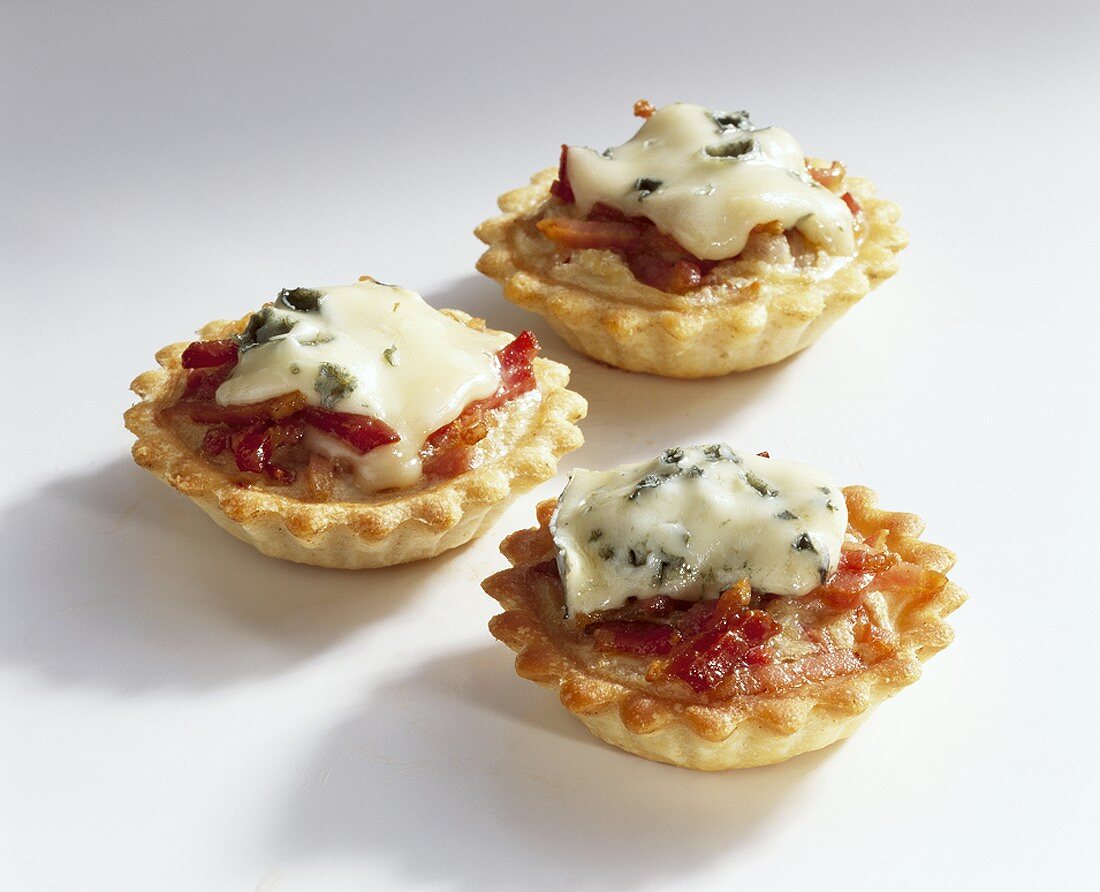 Tarteletts mit Speck und Käse