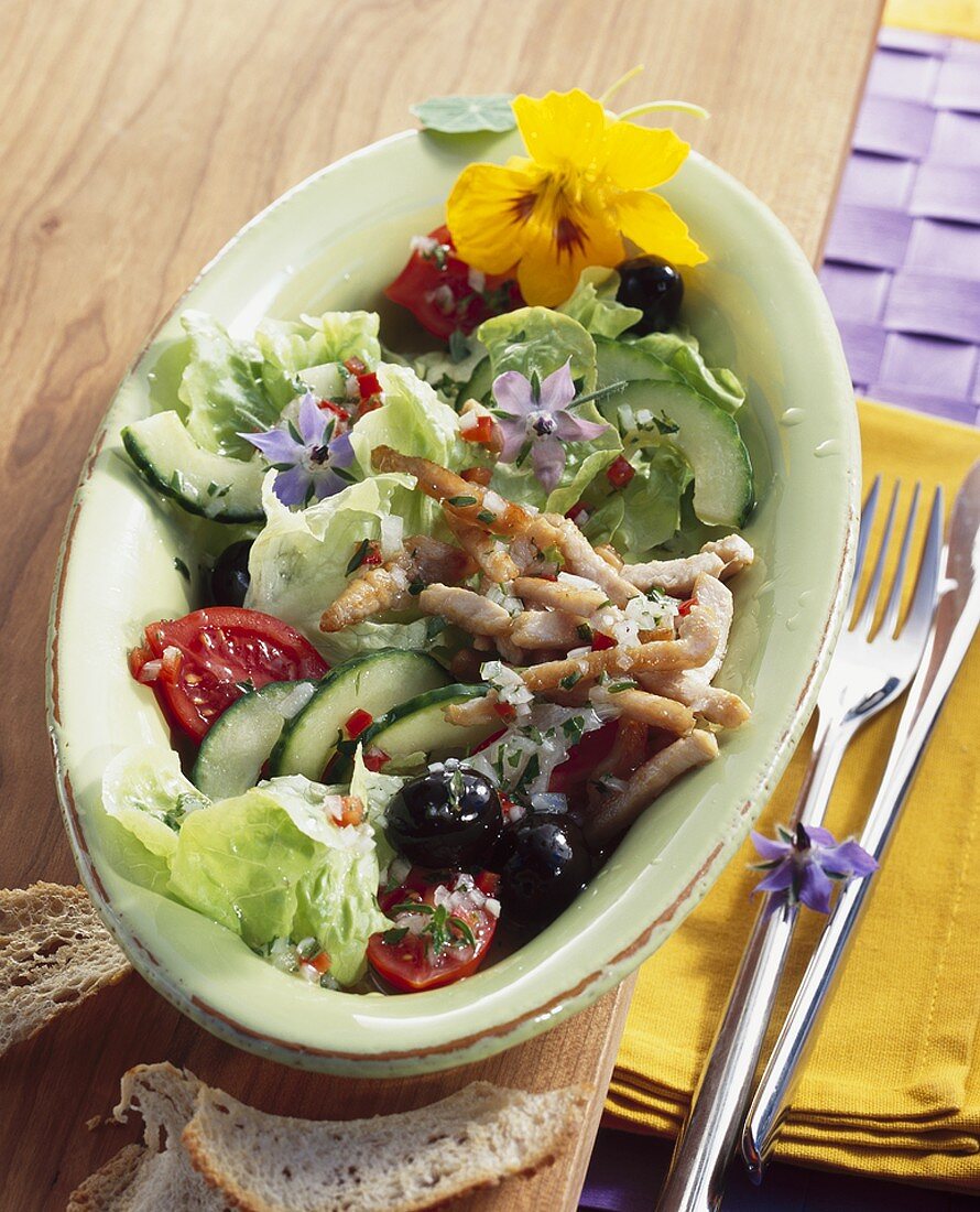 Sommersalat mit Schweinefleisch