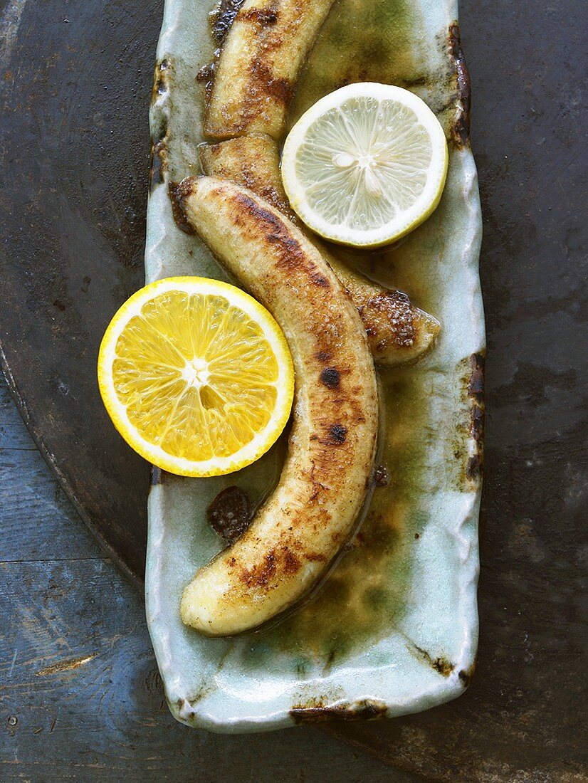 Flambéed bananas with citrus fruit sauce