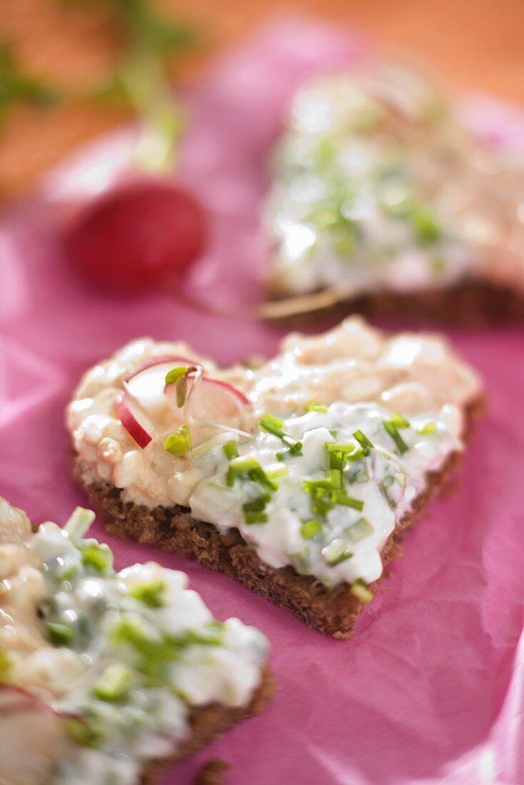 Wholemeal bread hearts topped with cottage cheese, chives & radishes