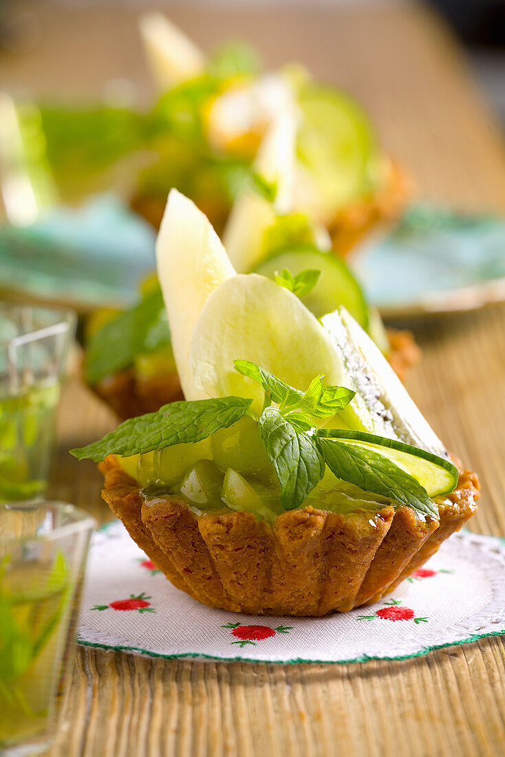 Honeydew melon tart with mint