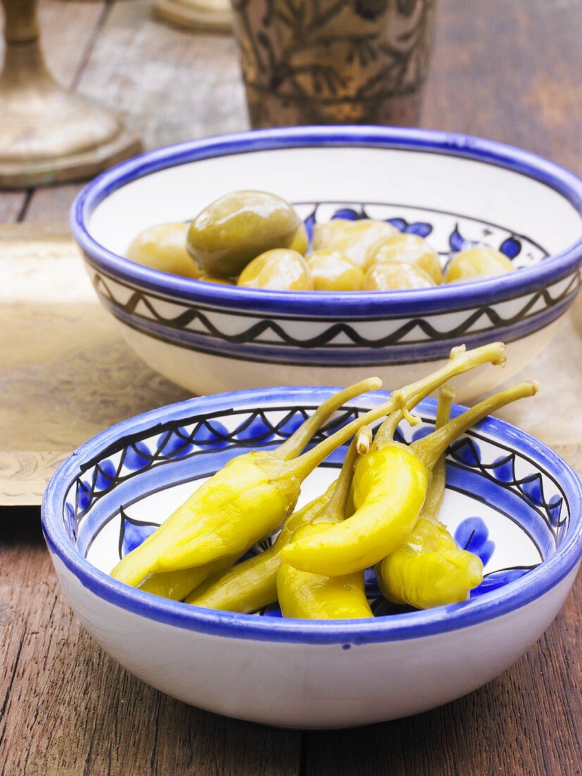 Eingelegte Peperoni und Oliven (Nordafrika)