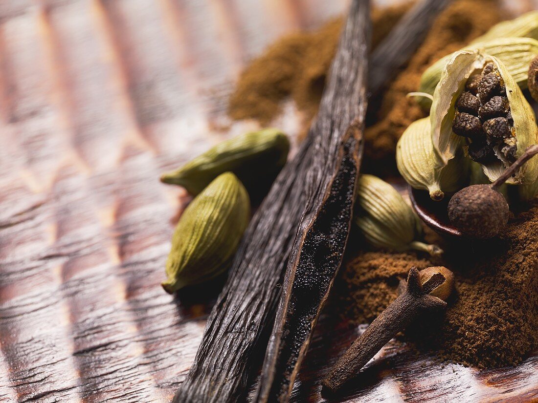 Spices for baking (vanilla pods, cardamom and cloves)
