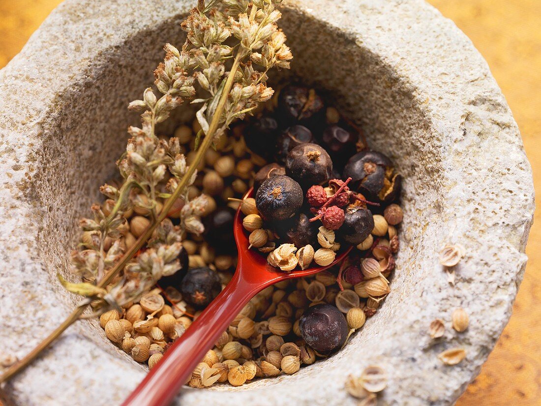Spices for poultry & game (coriander seeds, peppercorns & juniper berries)