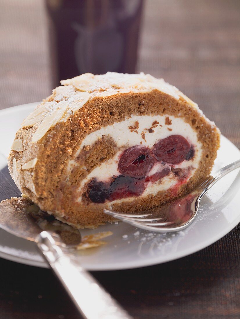 Cinnamon roulade with cherry compote filling