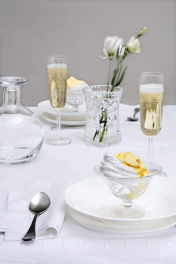 Meringue with lemon curd and a limoncello champagne cocktail