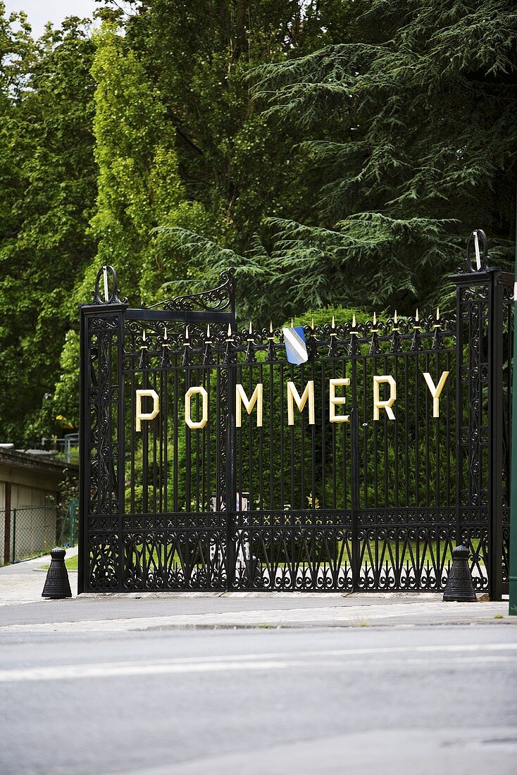 Das Tor zu Pommery, Reims, Champagne, Frankreich