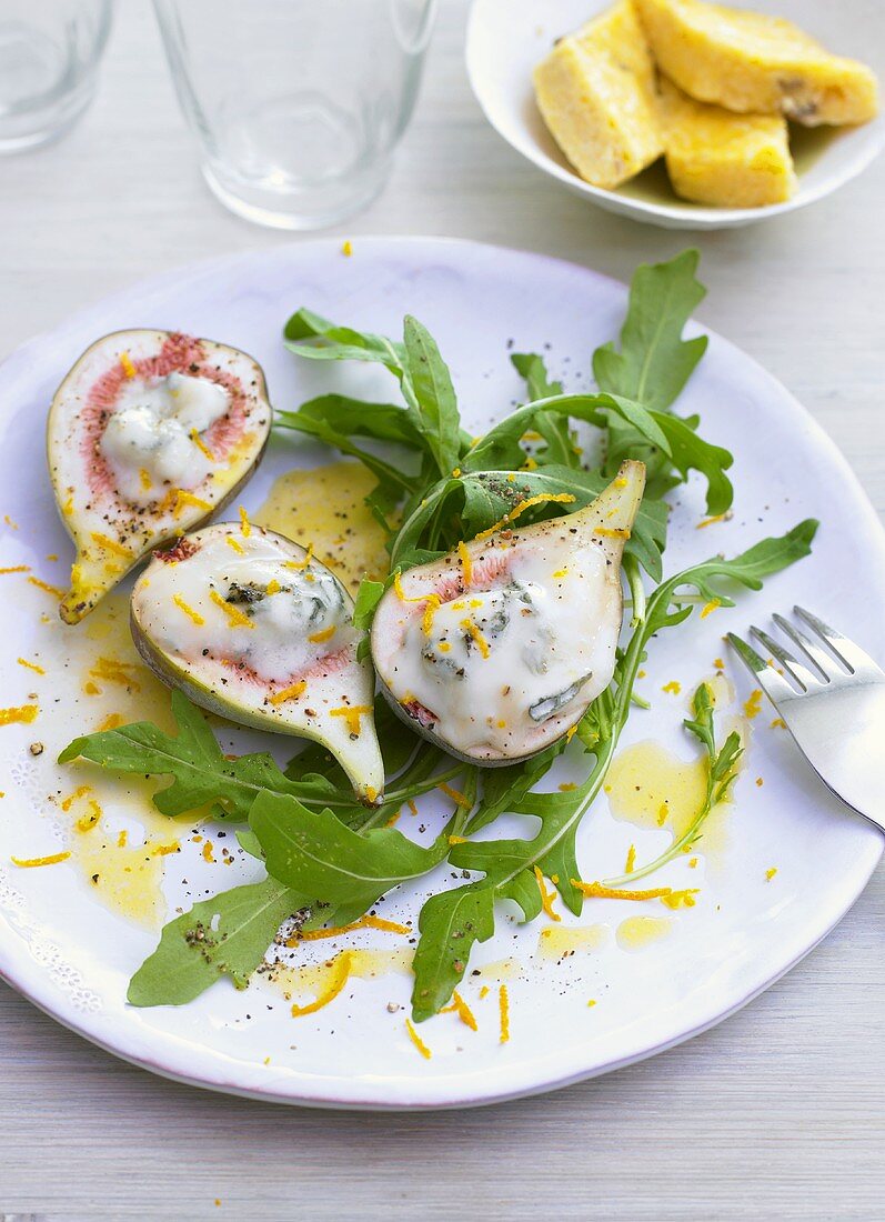 Feigen mit Gorgonzola und Rucola