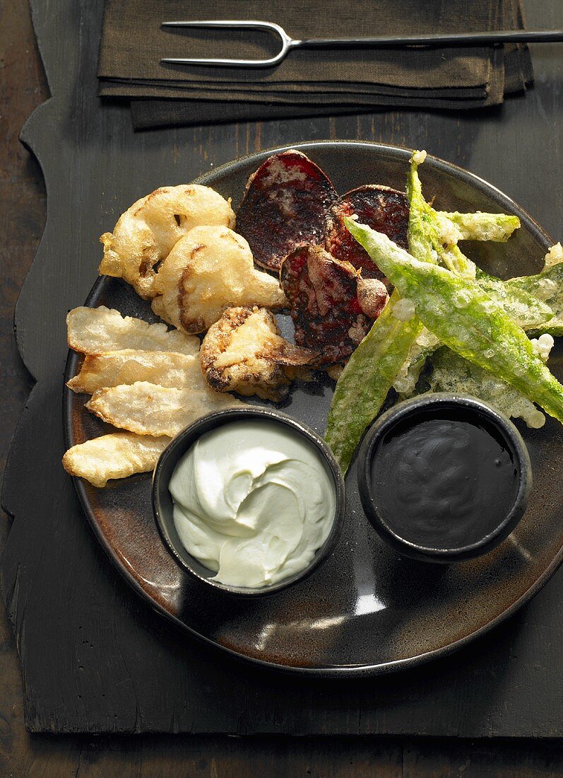 Fried vegetables with dips