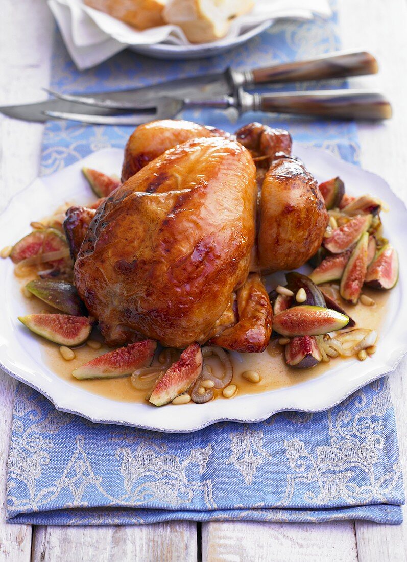 Chicken with figs and pine nuts