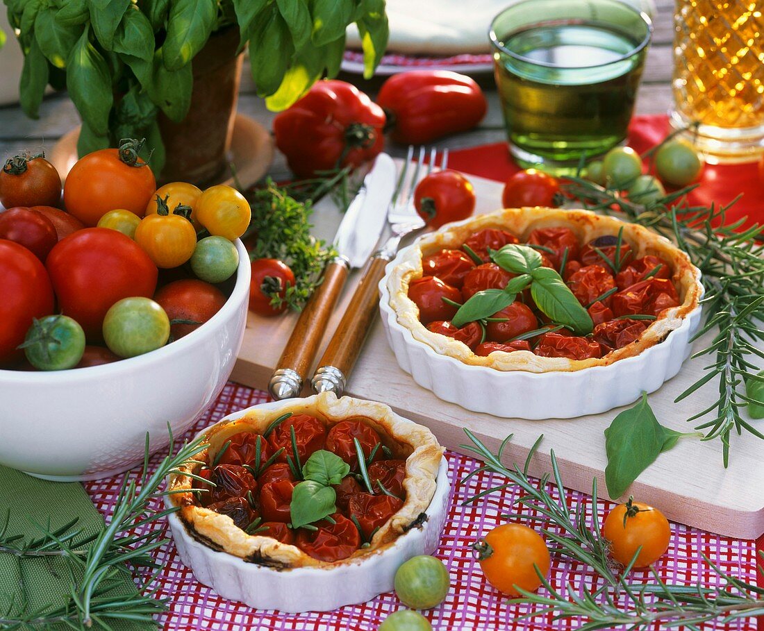 Tomato tart and various types of tomatoes