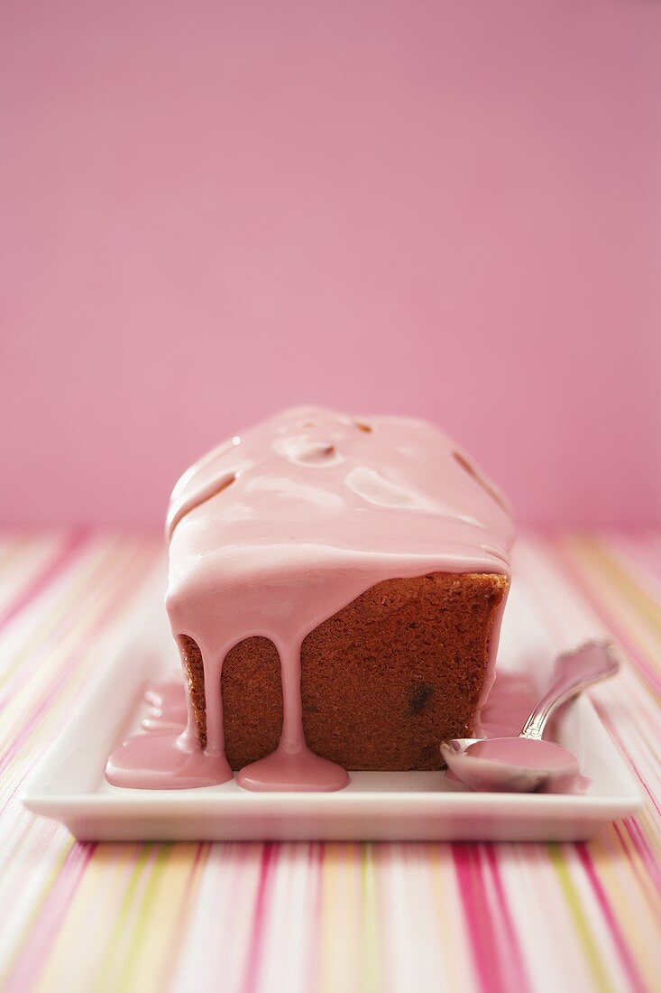 Mini-loaf cake with pink icing