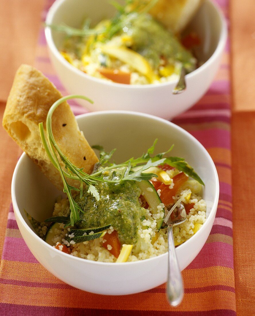 Paprika-Couscous mit Birnen-Rucola-Paste