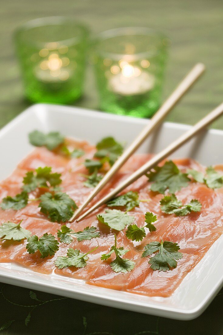 Lachscarpaccio mit Koriandergrün