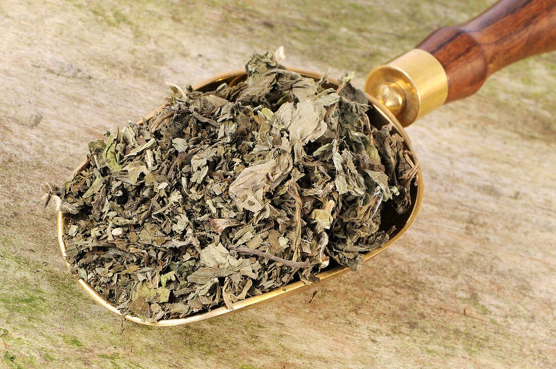 Chinese field mint (Bo He), dried, in scoop