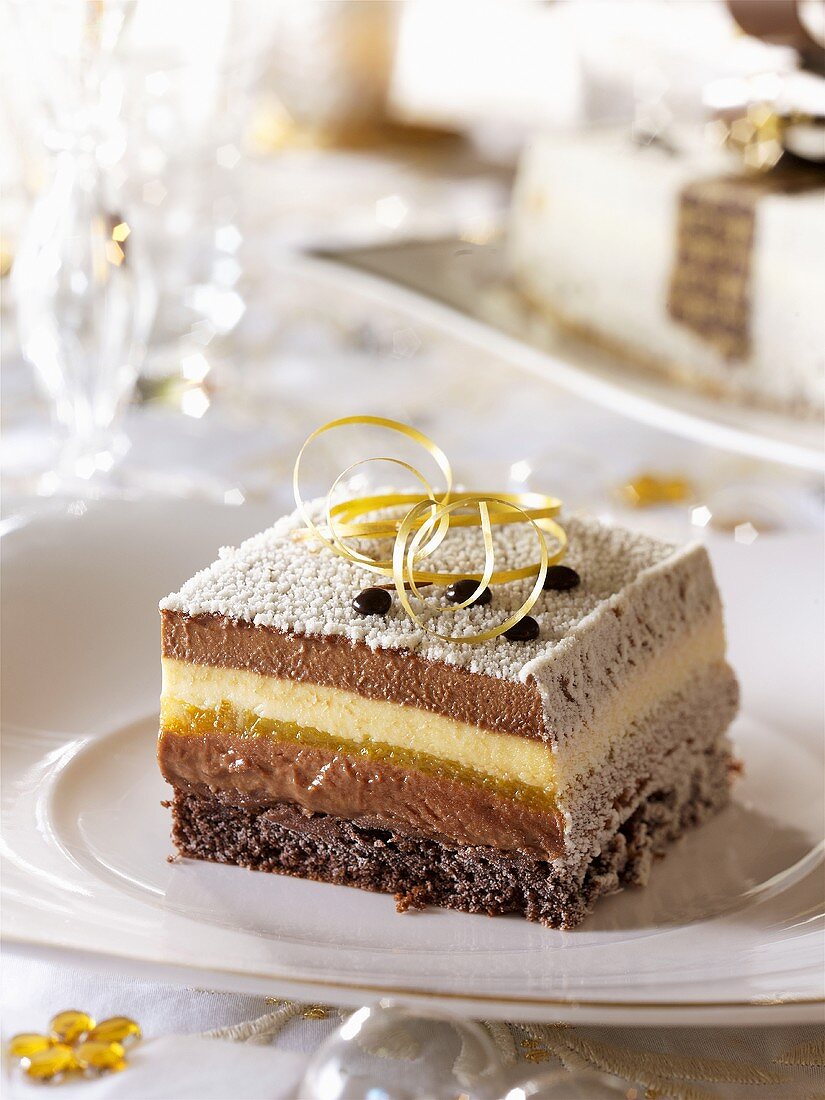 Cotillon blanc (Christmas cake, France)