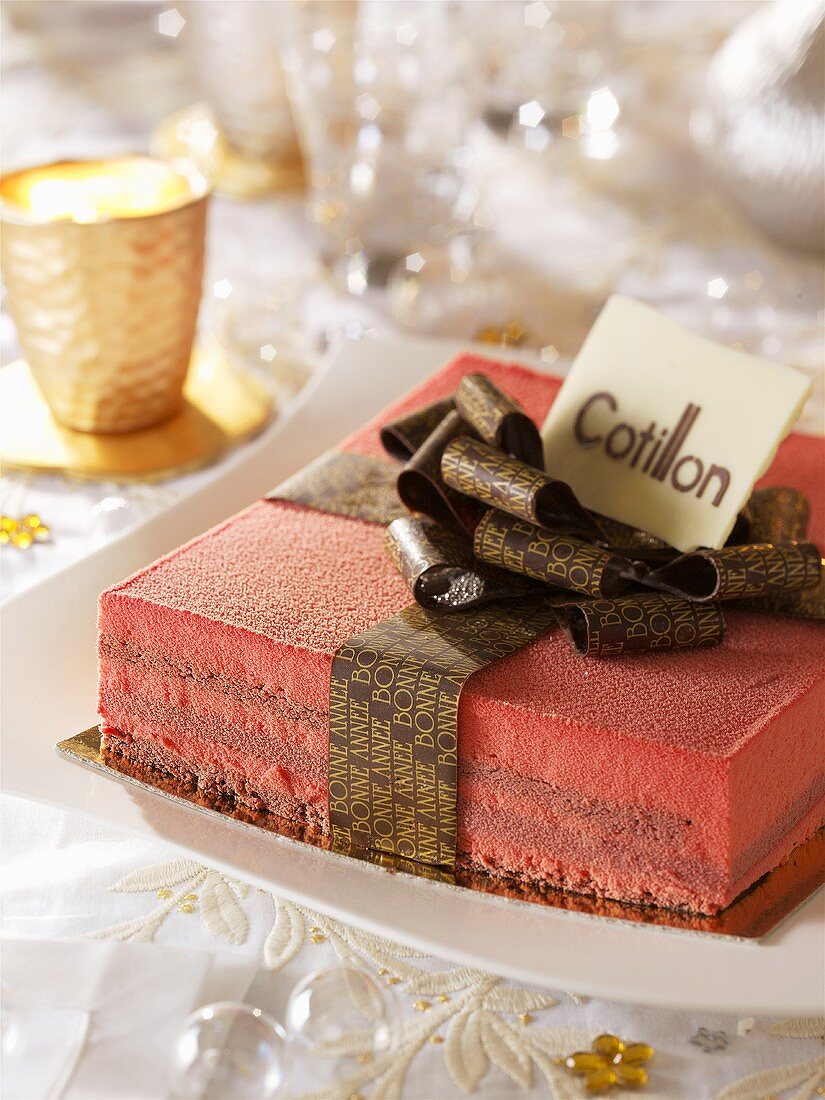 Cotillon rouge (Christmas cake, France)
