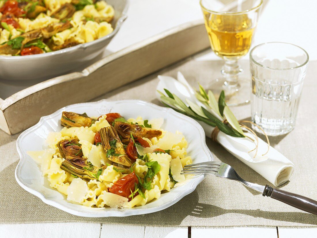 Pasta with artichokes and tomatoes