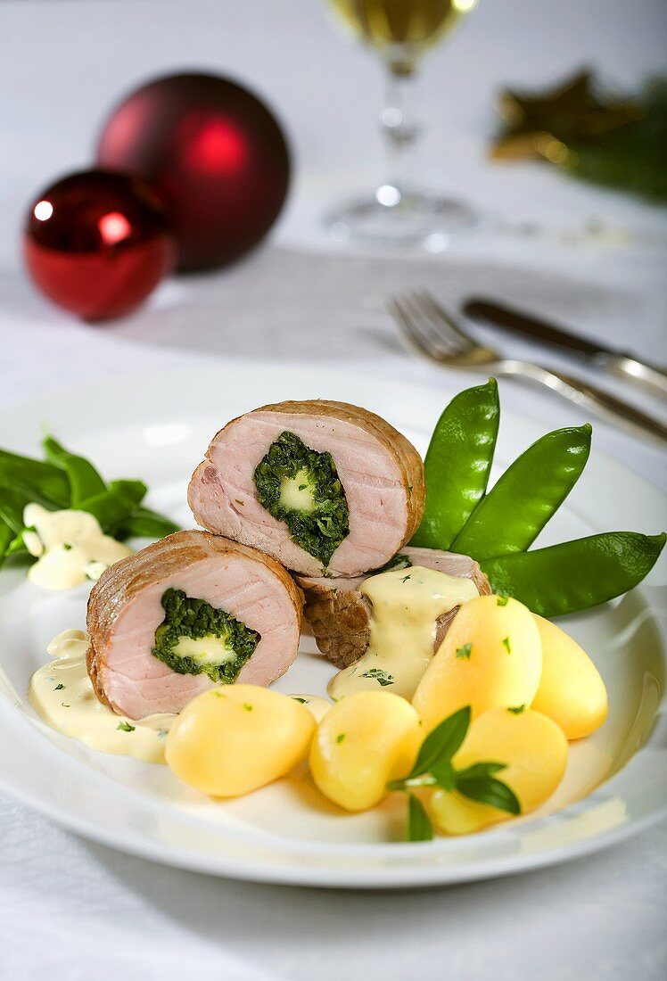 Pork fillet with spinach stuffing and potatoes (Christmas)