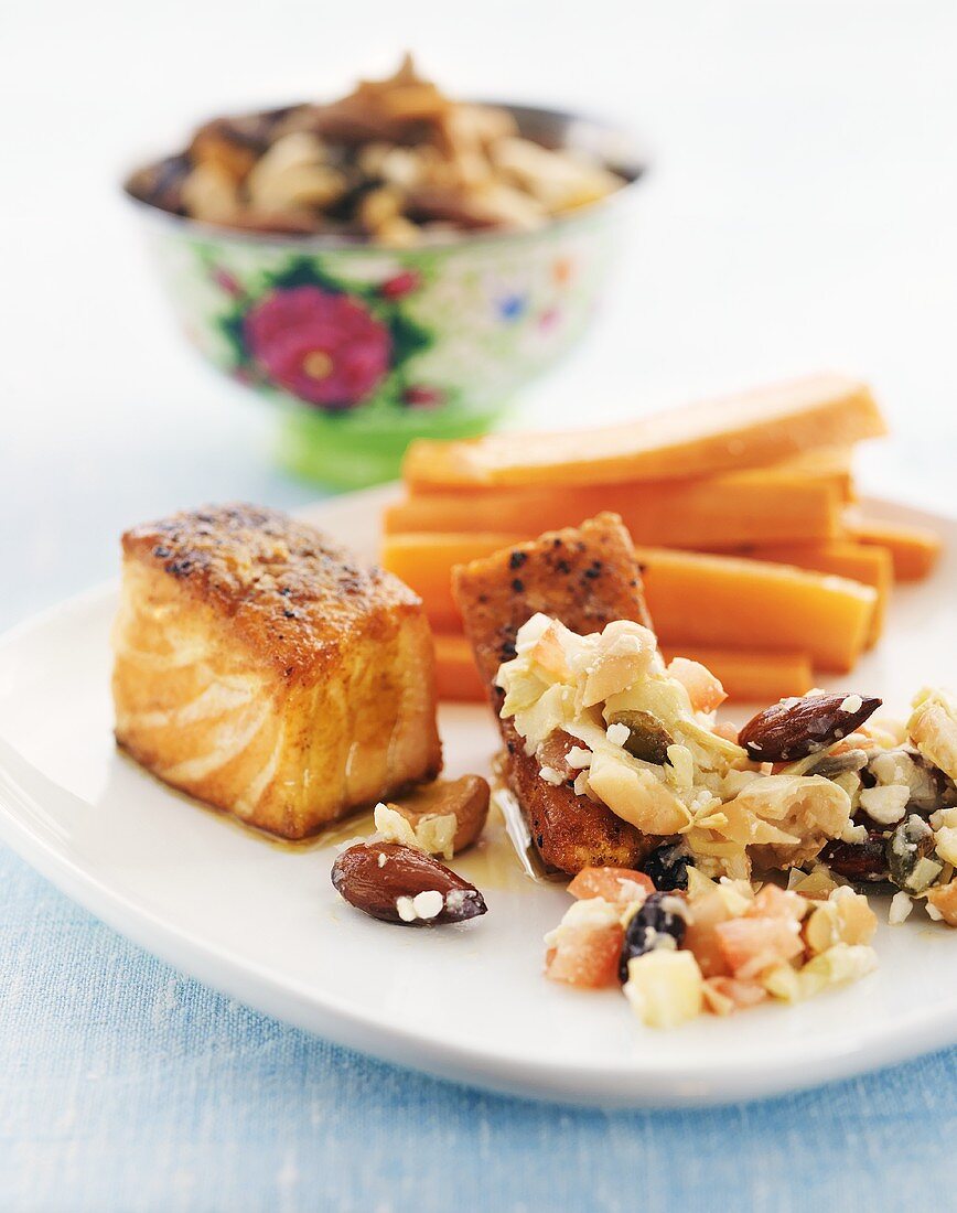 Grilled salmon fillet with vegetable salad, almonds & carrots