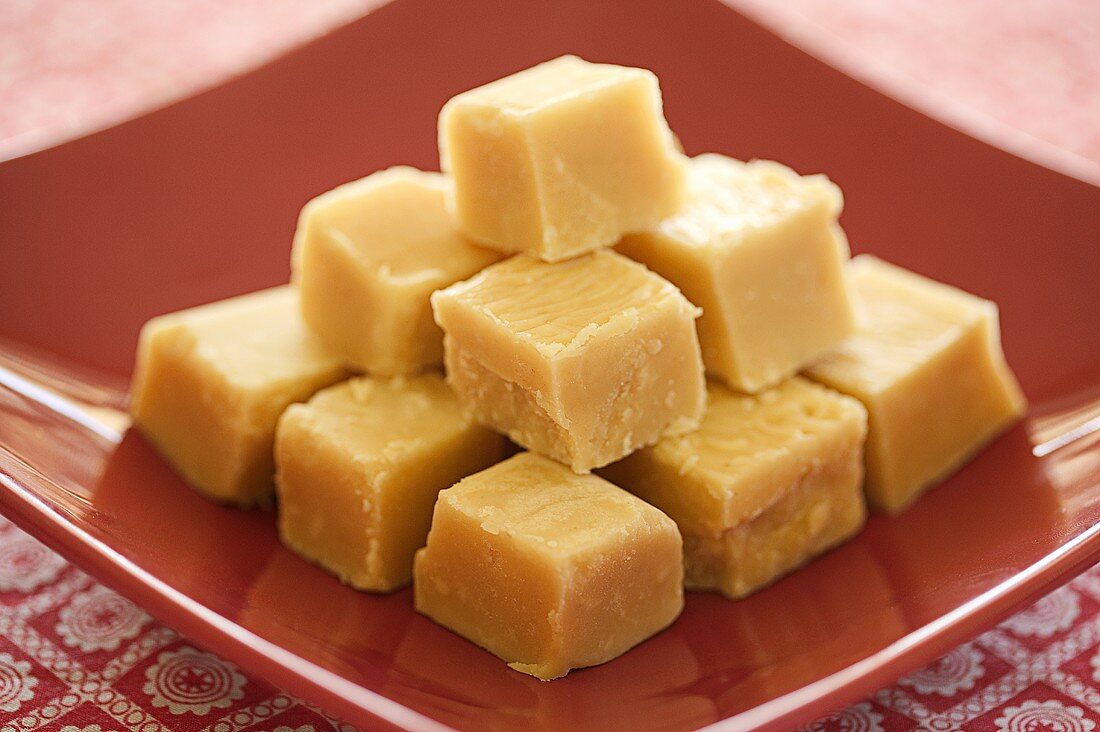 White chocolate fudge with cardamom