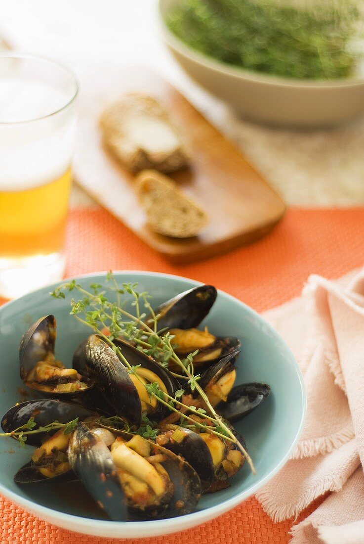 Mussels in tomato sauce with thyme