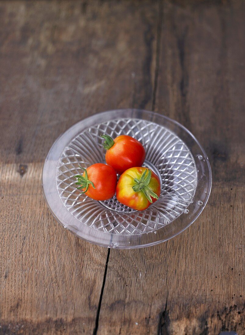 Three tomatoes, variety 'Quedlingburger Liebe'