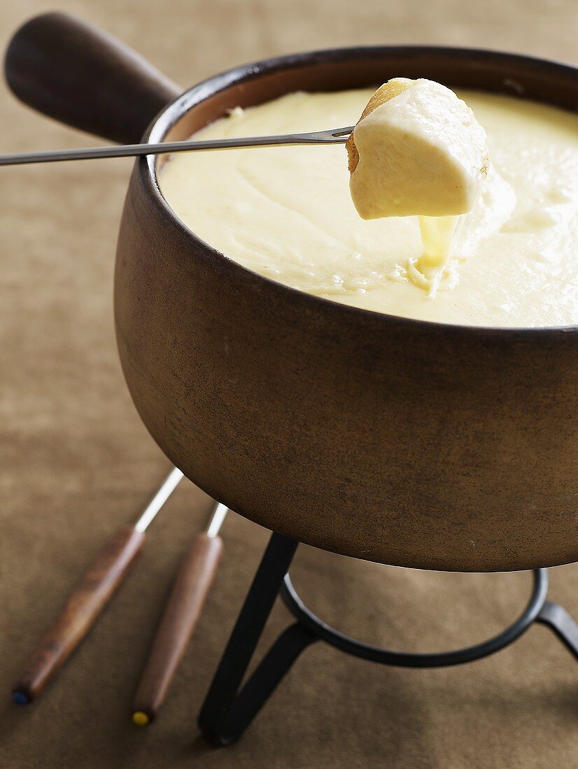 Swiss cheese fondue with bread