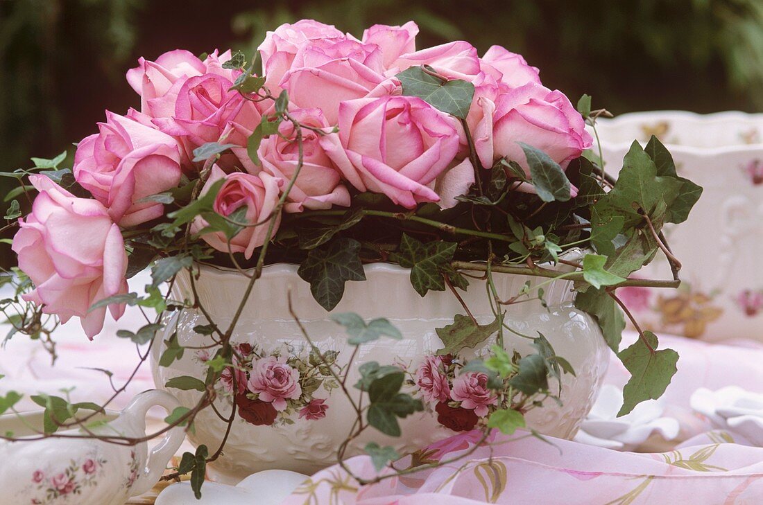 Romantic jardinière with roses and trailing ivy