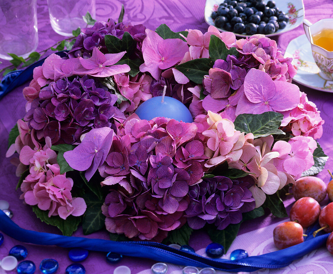 Rosa Hortensienkranz mit Kerze